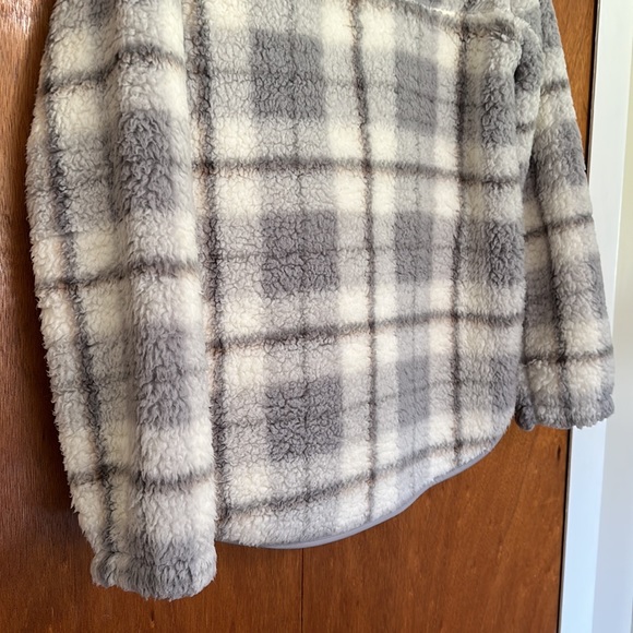 Sherpa Half-Zip Elevated Trim Sweatshirt - Picture 6 of 8